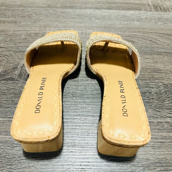 Donald Pliner Sandals, The NAYLA slide, Crochet, size 7. NWT in Box. - Picture 4 of 10